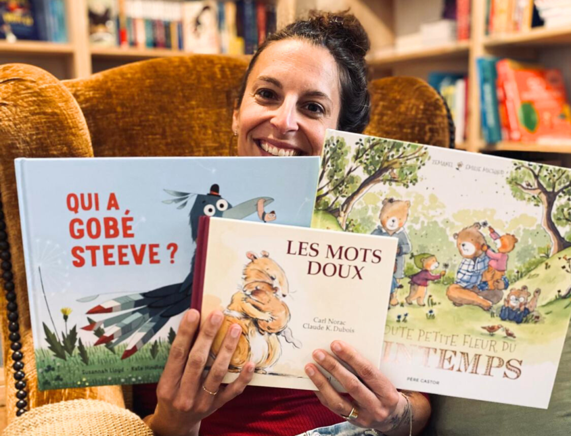 lecture d'albums à la librairie, julie