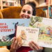 lecture d'albums à la librairie, julie